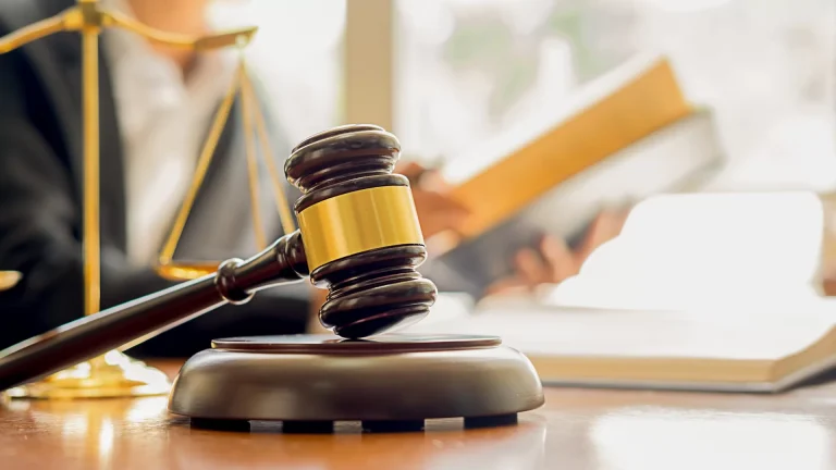 Judge court gavel